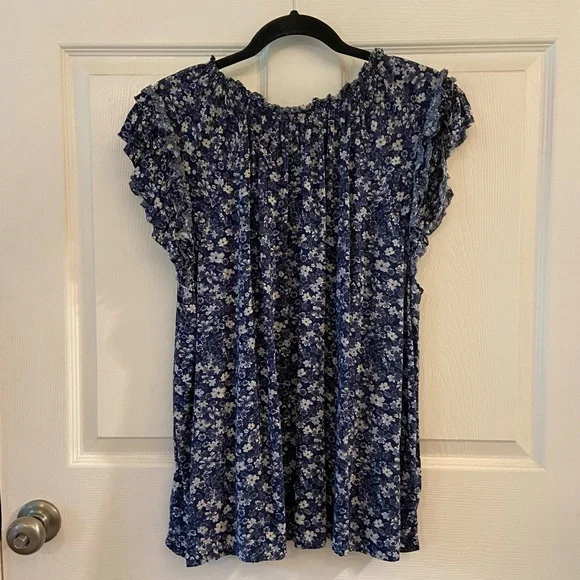 Old Navy Blouse Tall - Picture 4 of 4